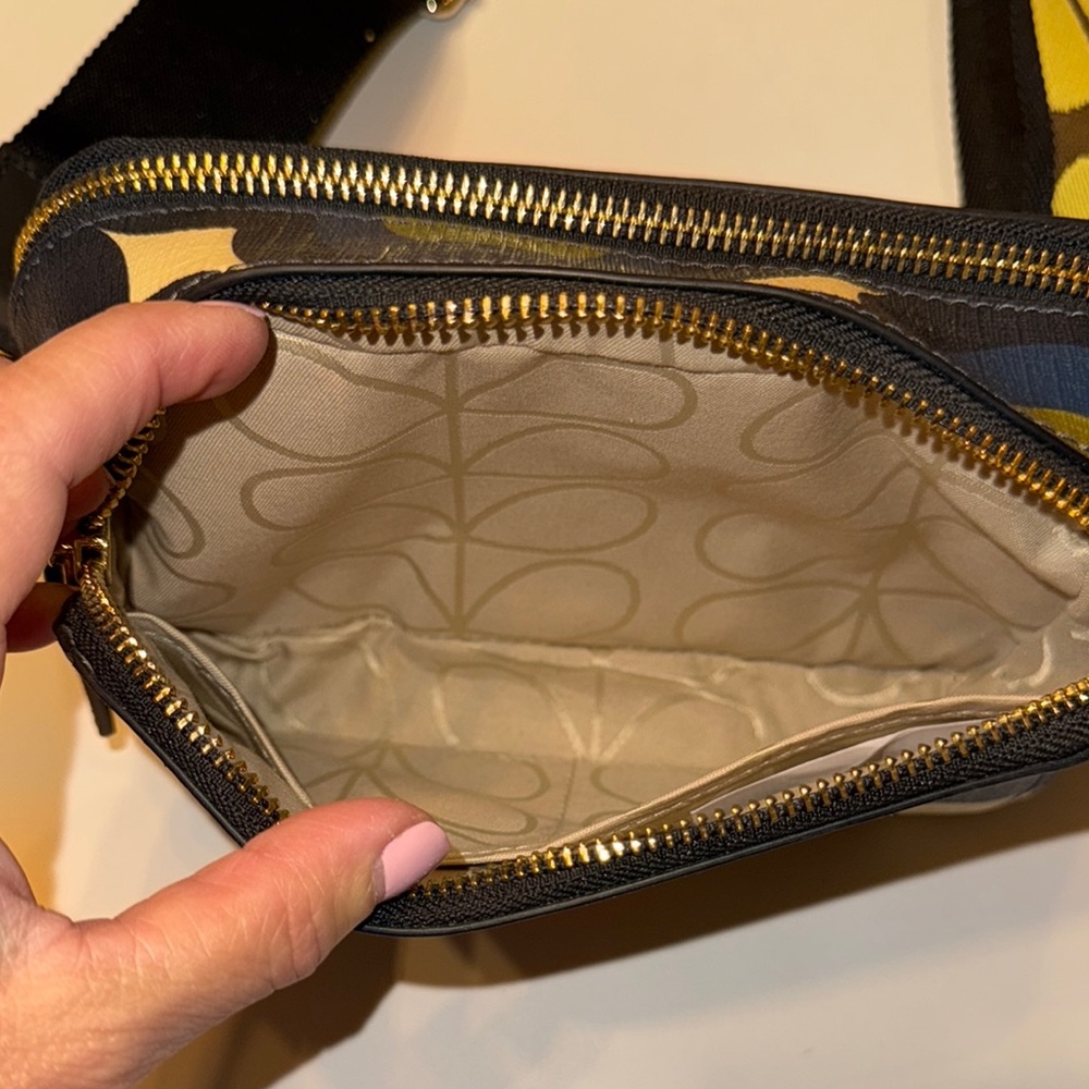 Orla Kiely Crossbody Floral Bag Purse EUC - Picture 4 of 7